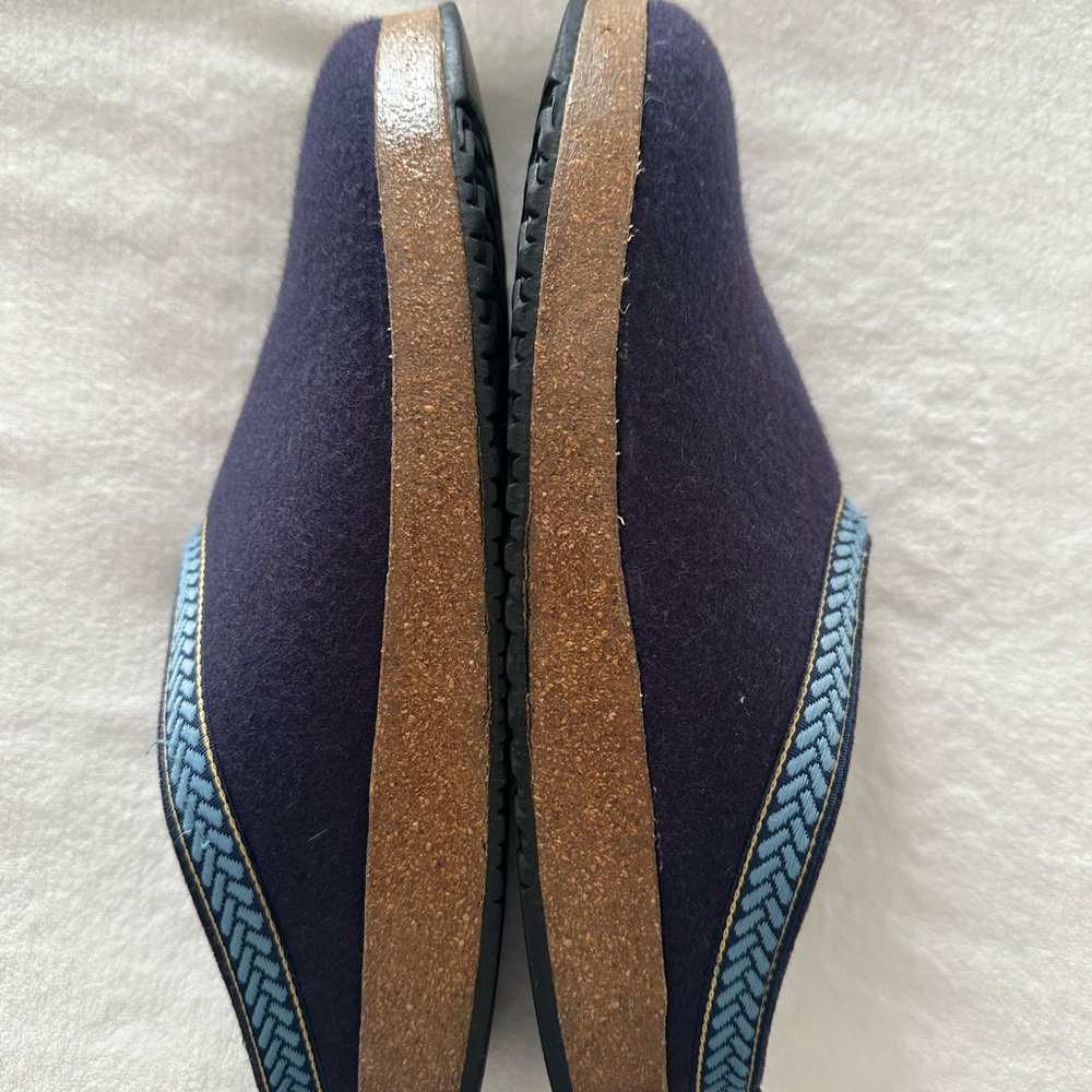 LL BEAN-Women's Navy Slip-On Clogs with Blue Trim - Picture 4 of 5